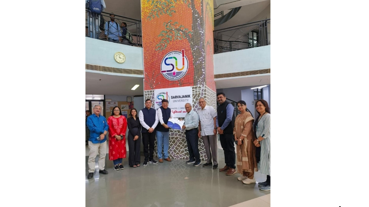 Sarvajanik University Signs MoU with India Accelerator to Boost Startup Ecosystem