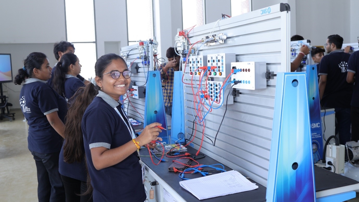 Women in Manufacturing: Breaking Barriers Through Skill Development
